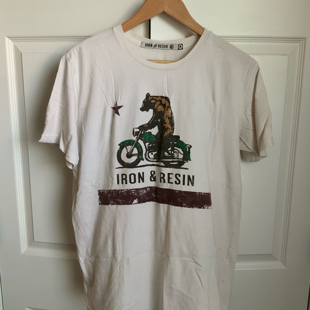 Iron and Resin Used Medium Shirt